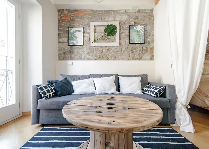 Gem Of The Lake - Luxury Apartment Como Old Town